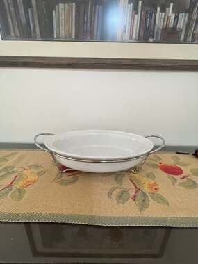 Certified International Park Avenue 16-Inch White Oval Porcelain Baker w Stand